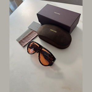 משקפי שמש TOM FORD