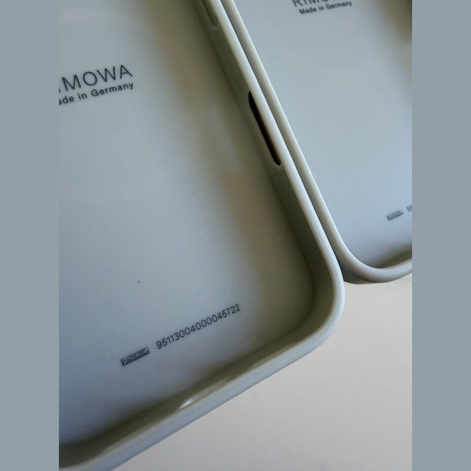 Image of RIMOWA מגן אייפון 17 פרו מקס כסוף