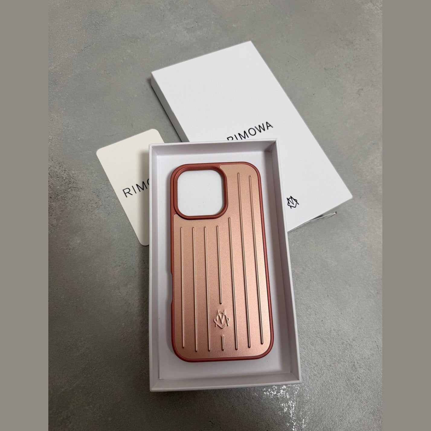 מגן rimowa אייפון 16 פרו במלאי