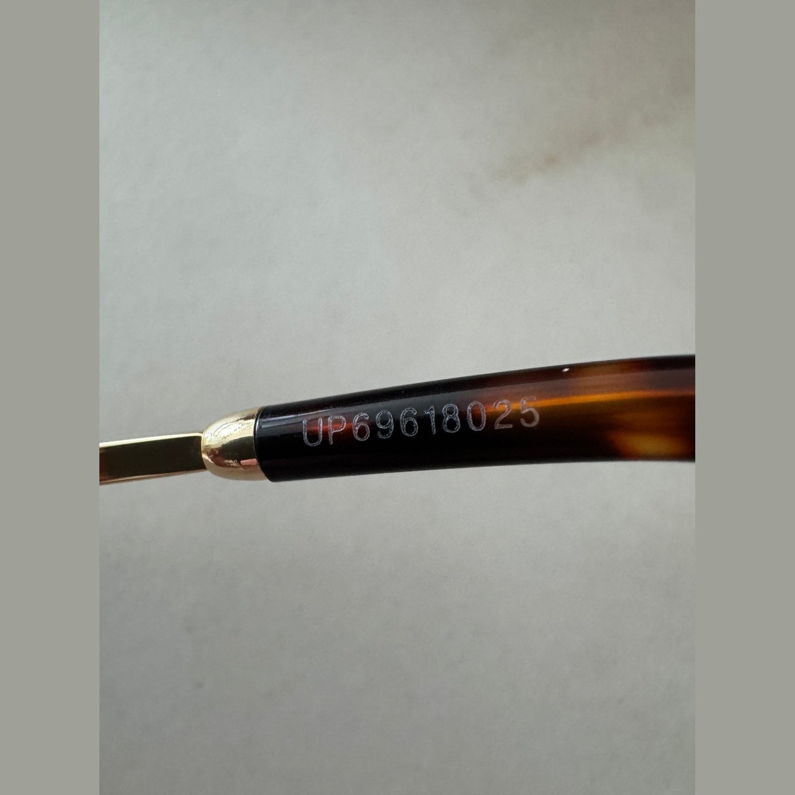 מיו מיו Oval