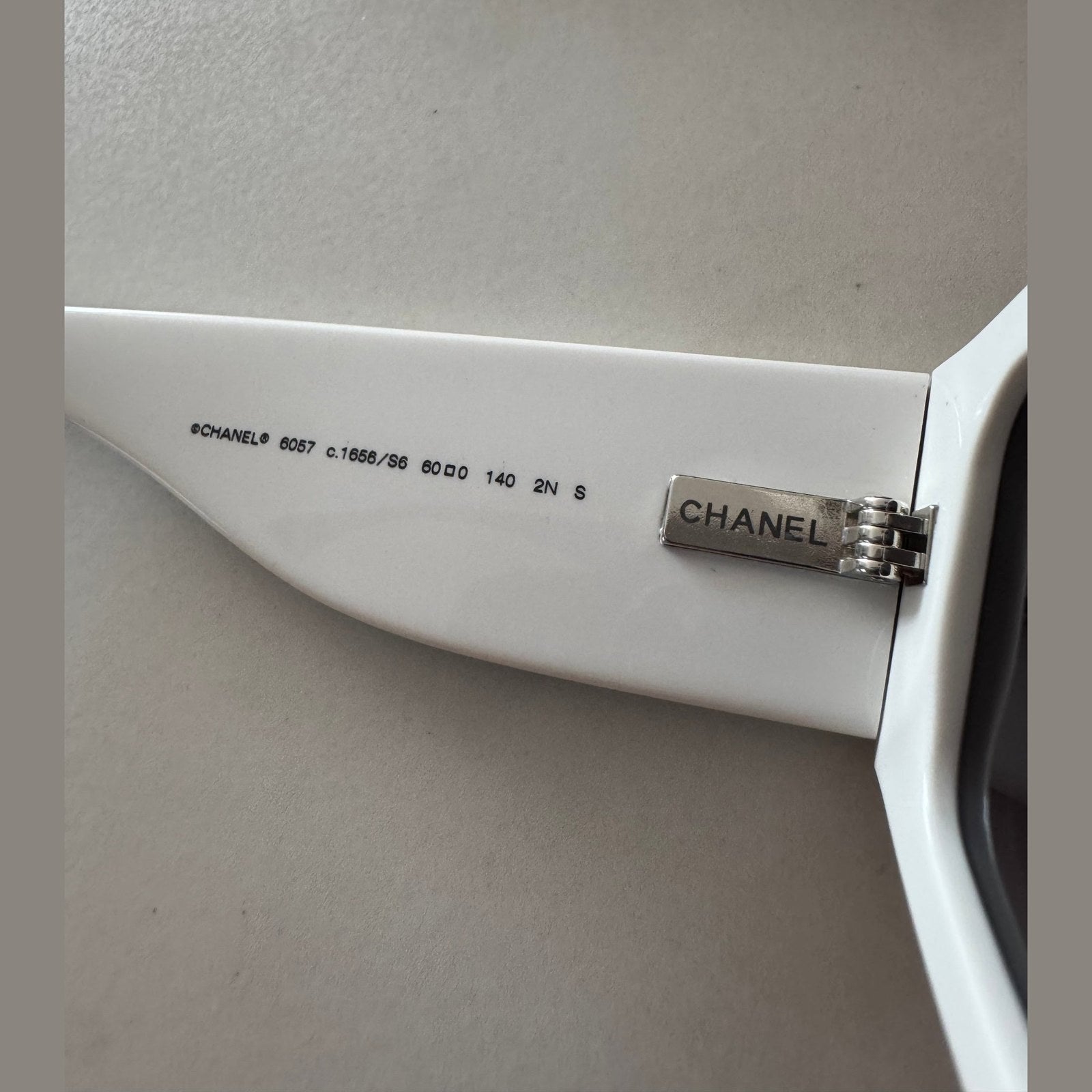 Image of משקפי שמש CHANEL שחור לבן