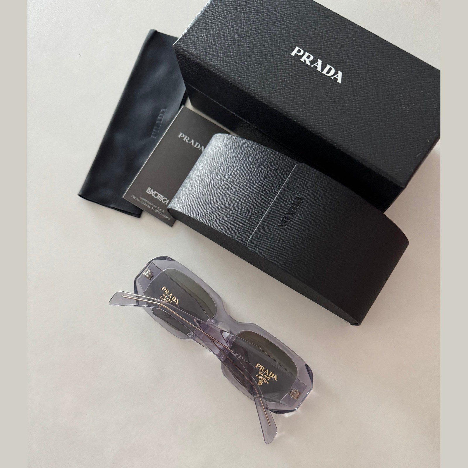 PRADA - משקפי שמש לוגו