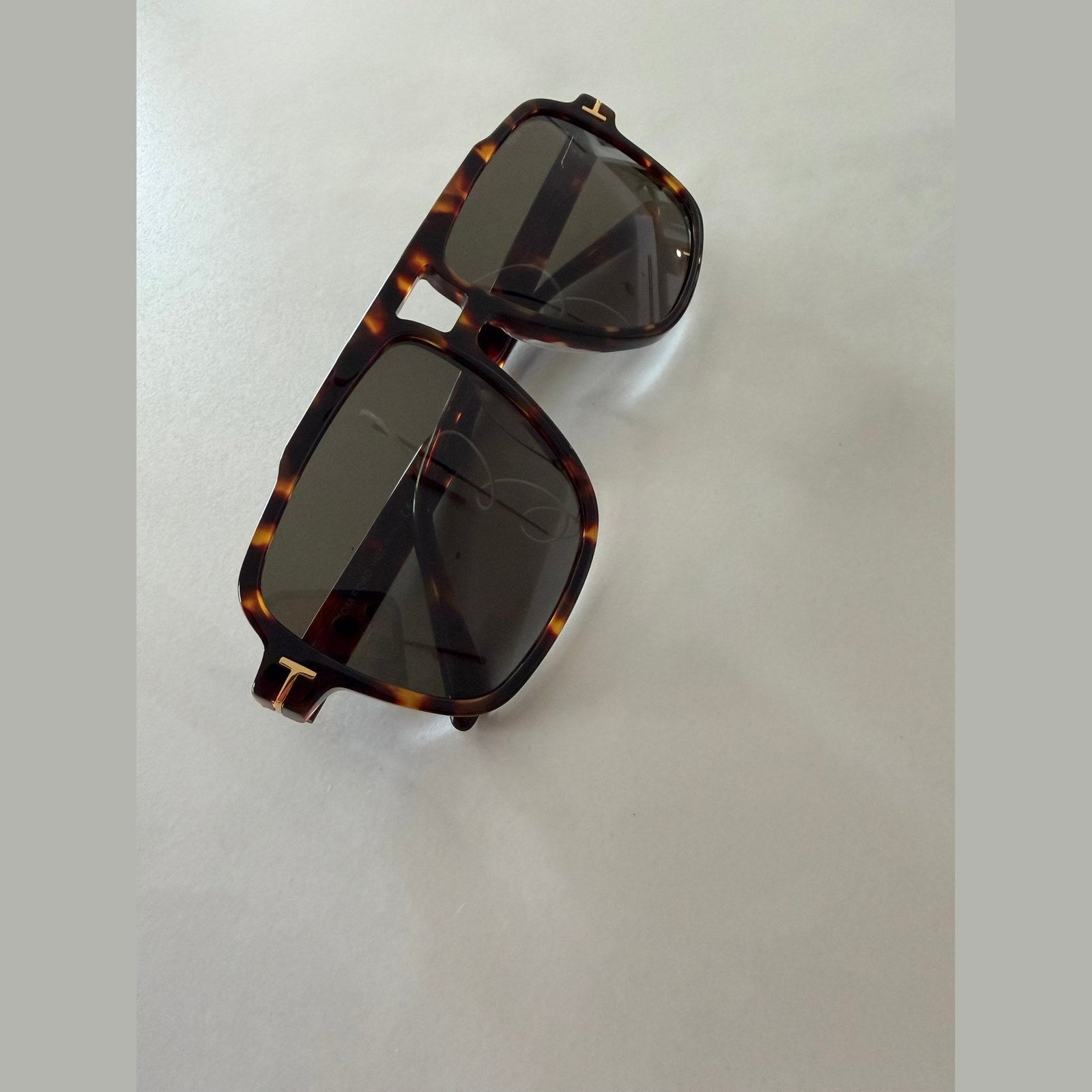 משקפי שמש TOM FORD