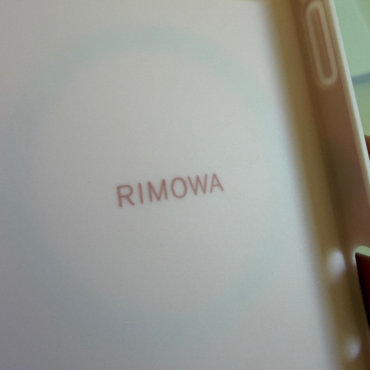 Image of RIMOWA  מגן אייפון 17 פרו מקס ורוד