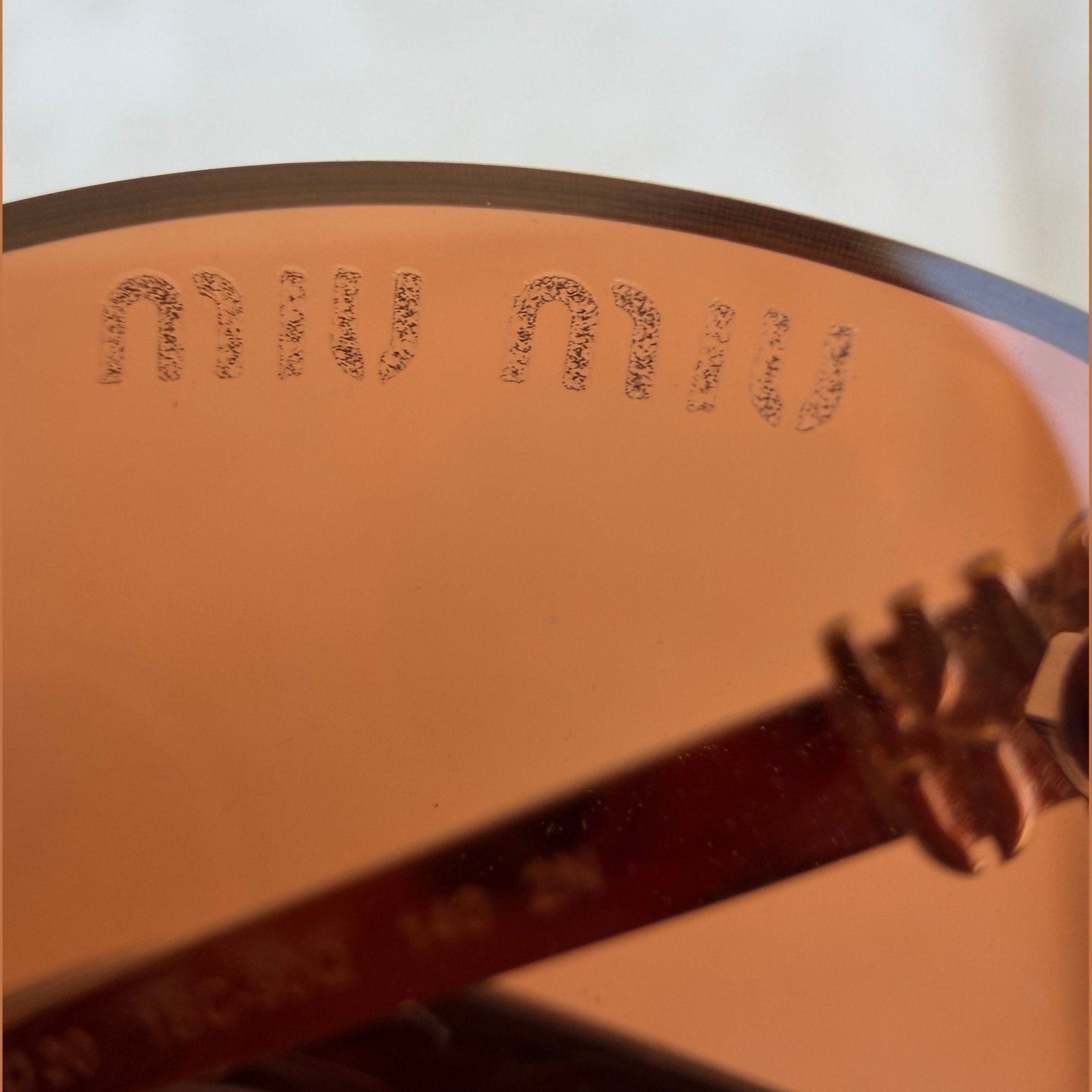 Image of מיו מיו Oval במלאי