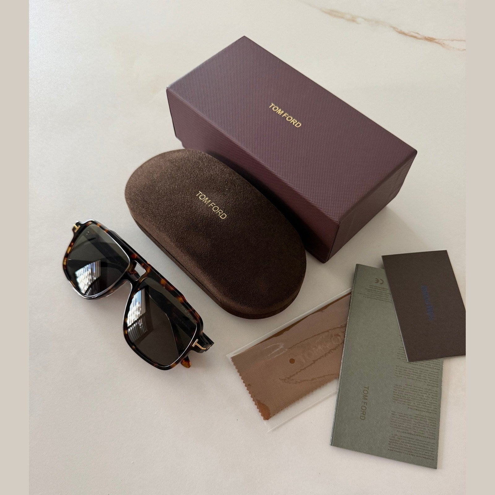 משקפי שמש TOM FORD