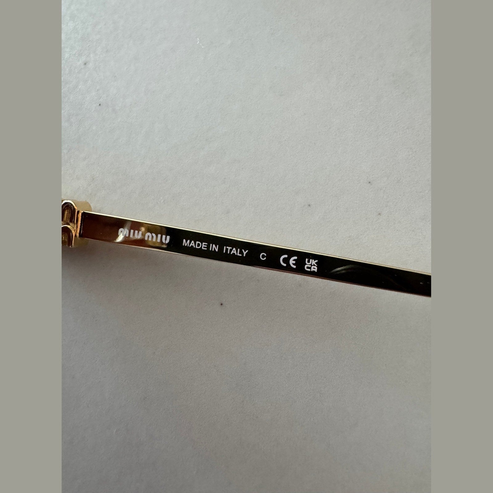 מיו מיו Oval