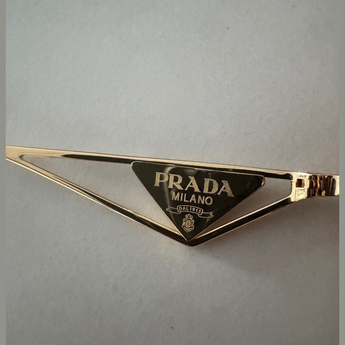 PRADA - משקפי שמש לוגו