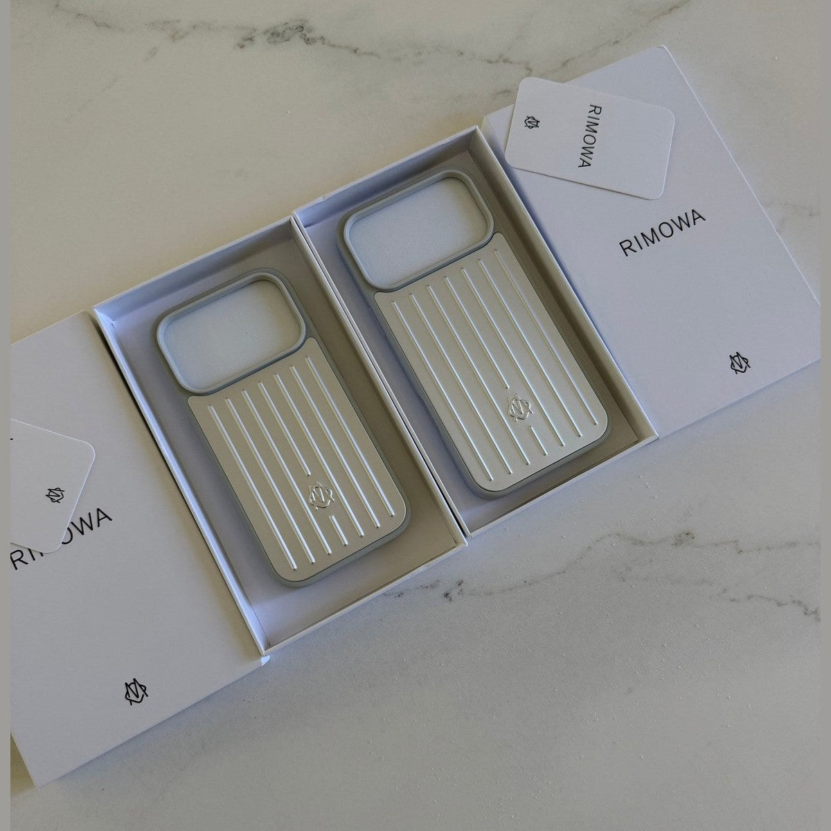 Image of RIMOWA מגן אייפון 17 פרו מקס כסוף