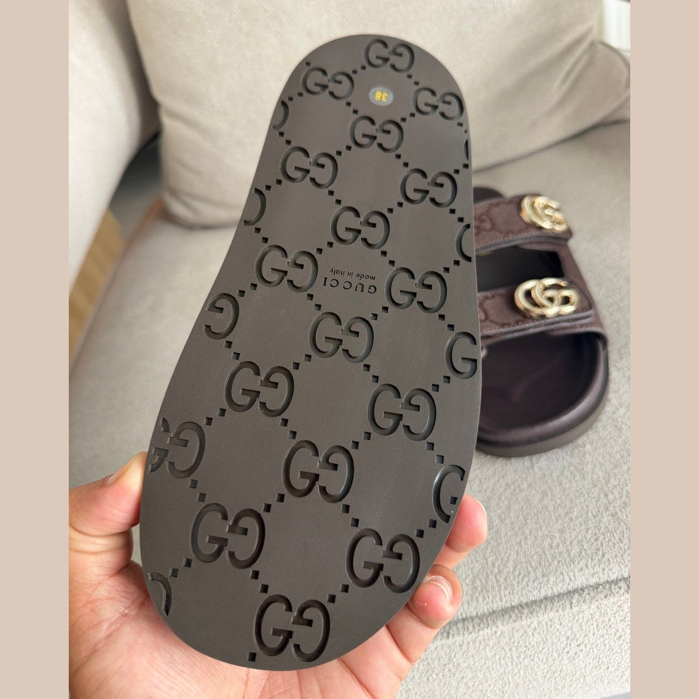 Gucci sandals במלאי