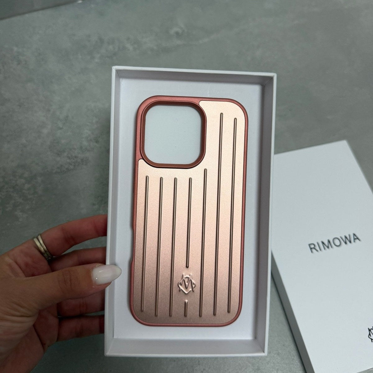 מגן rimowa אייפון 16 פרו במלאי