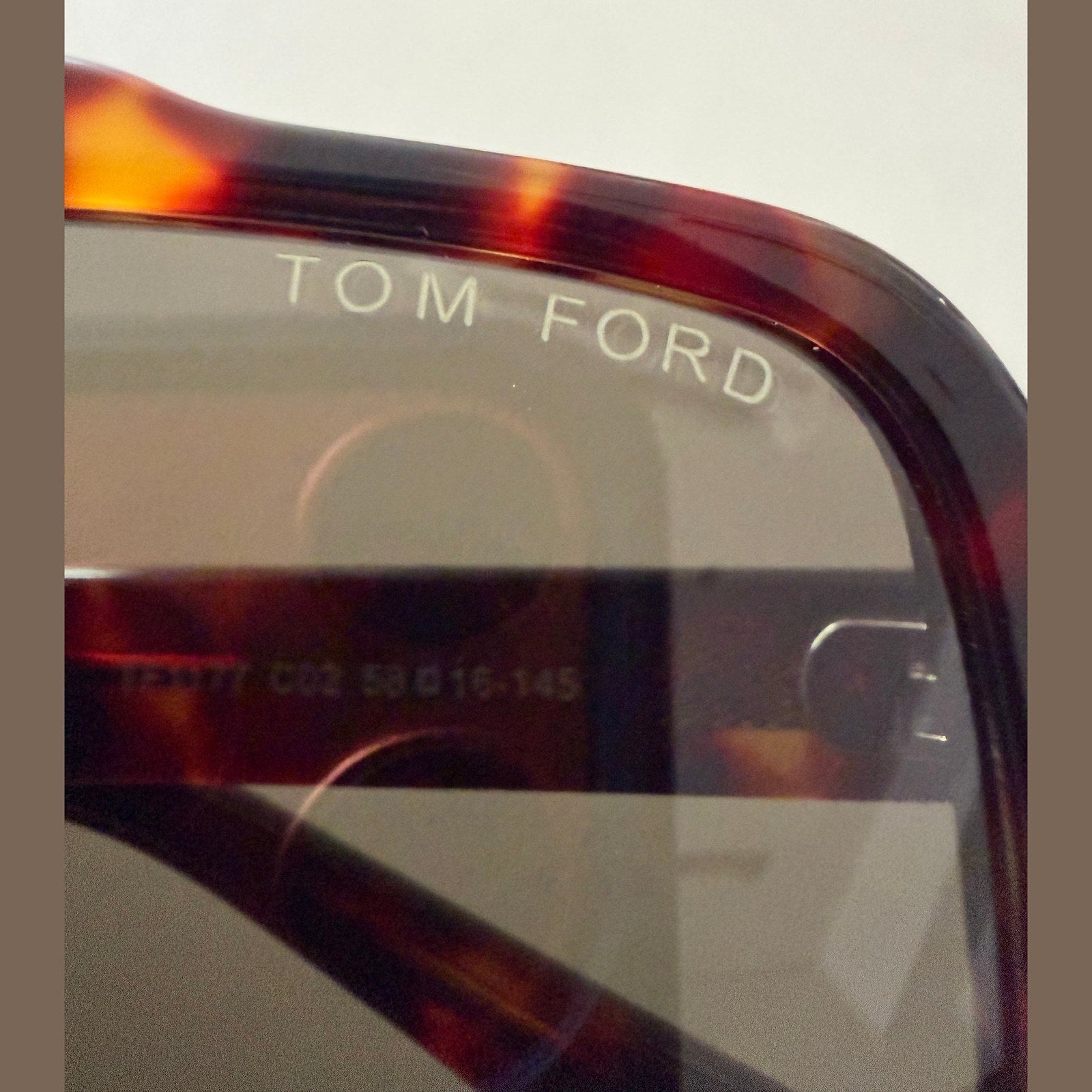 משקפי שמש TOM FORD