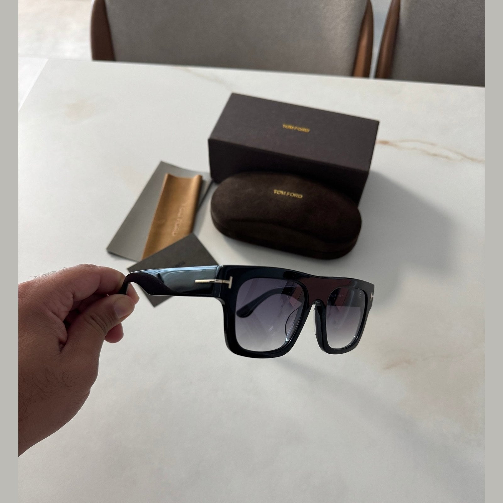 משקפי שמש TOM FORD