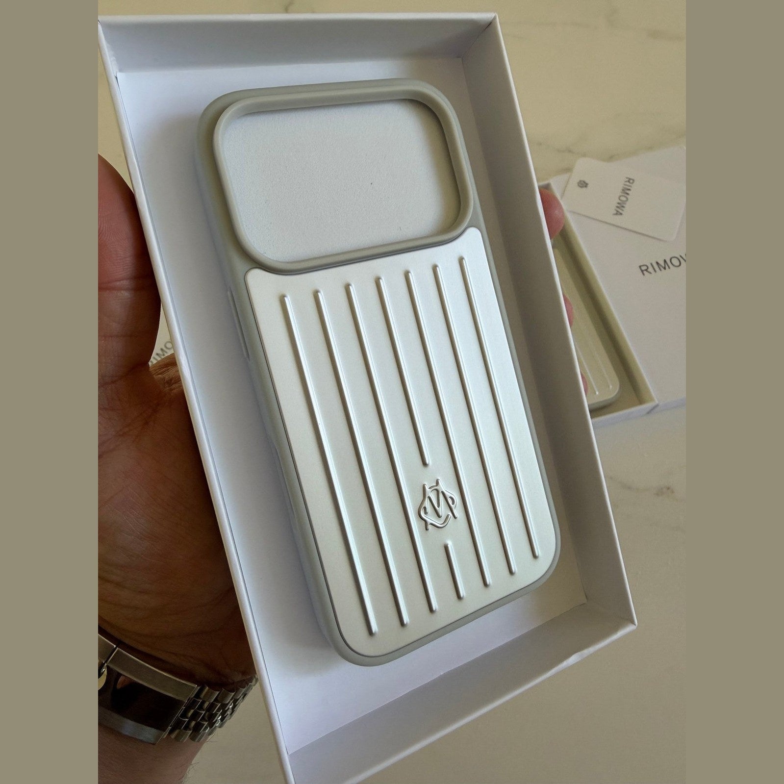 Image of RIMOWA מגן אייפון 17 פרו מקס כסוף