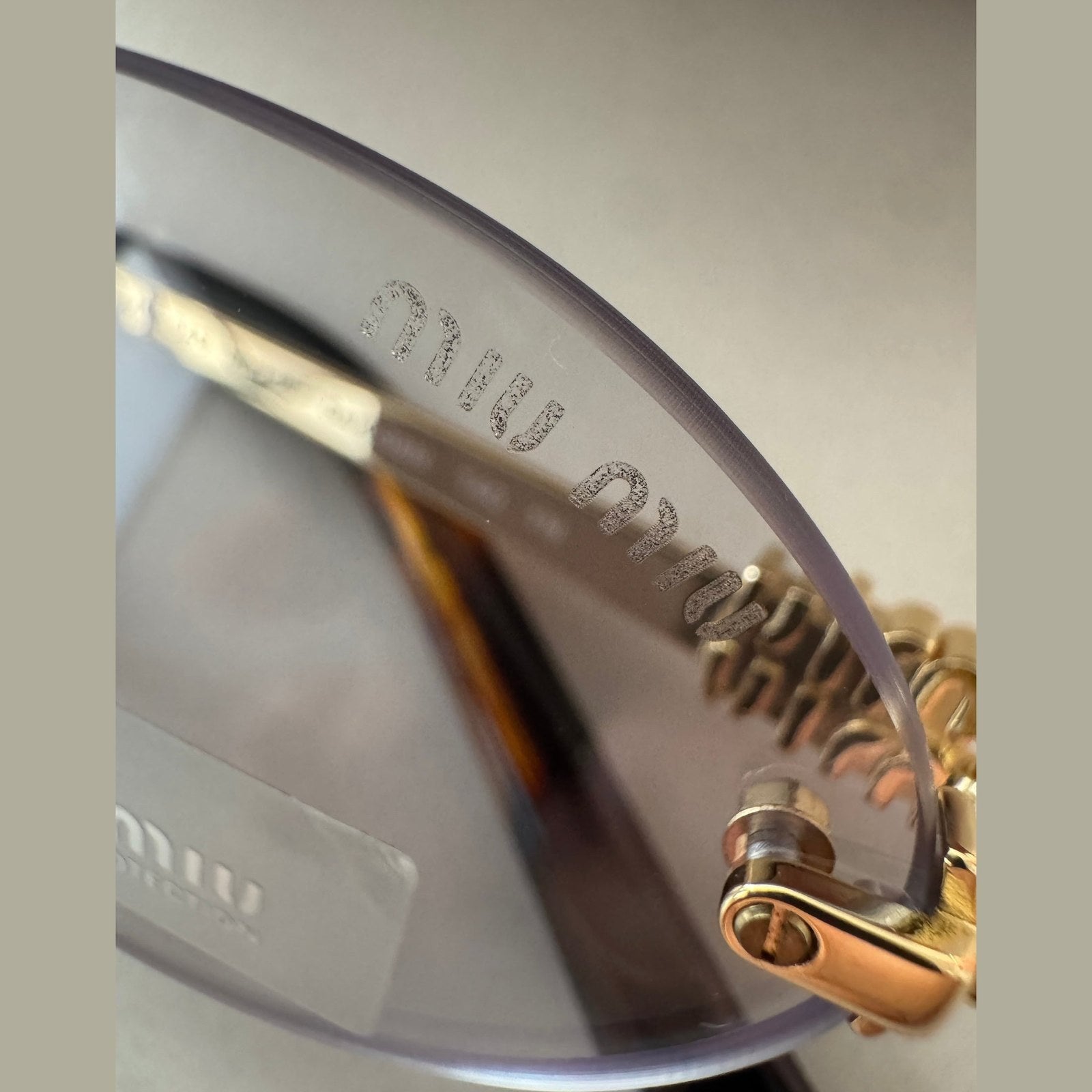 מיו מיו Oval