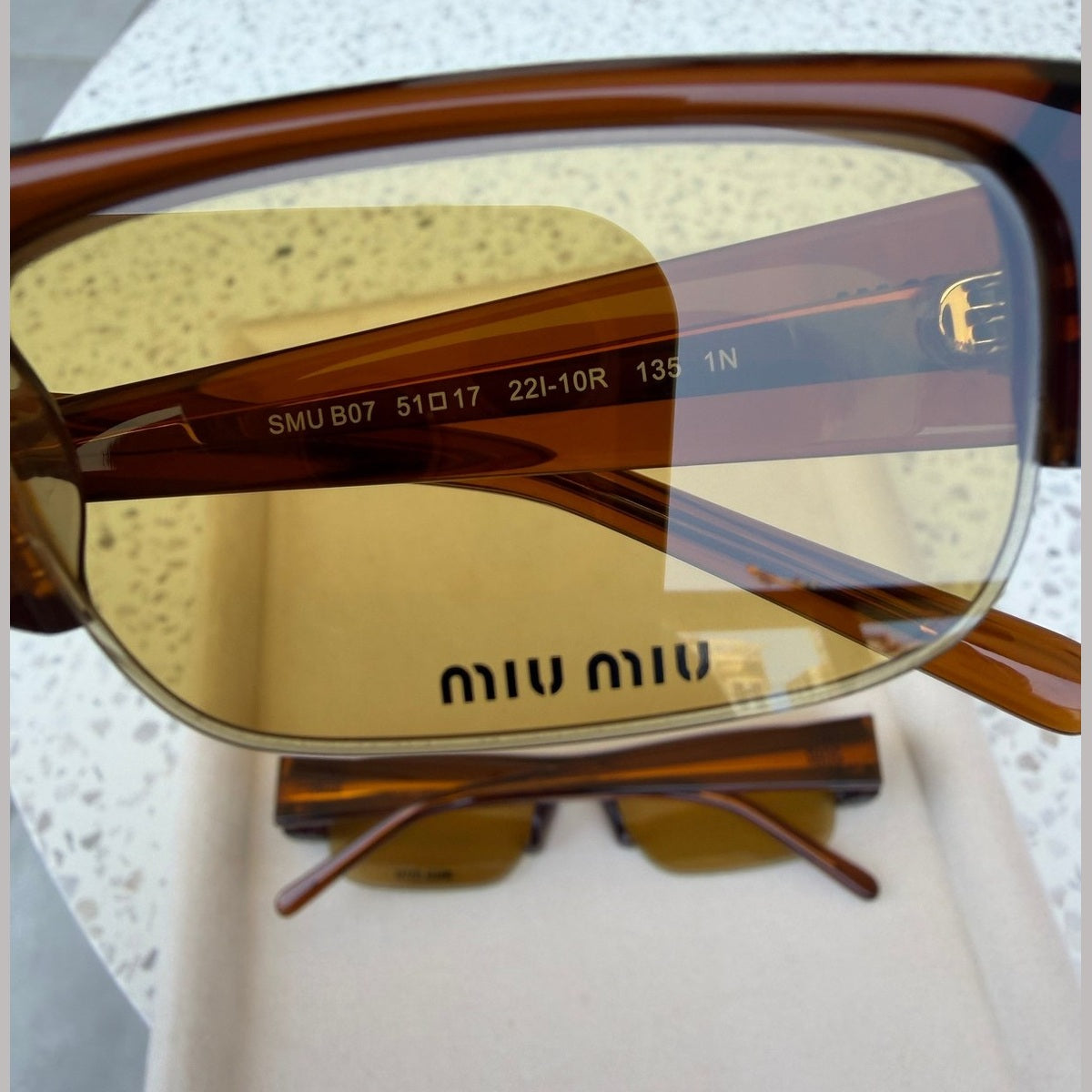 מיו מיו מלבניות חומות
