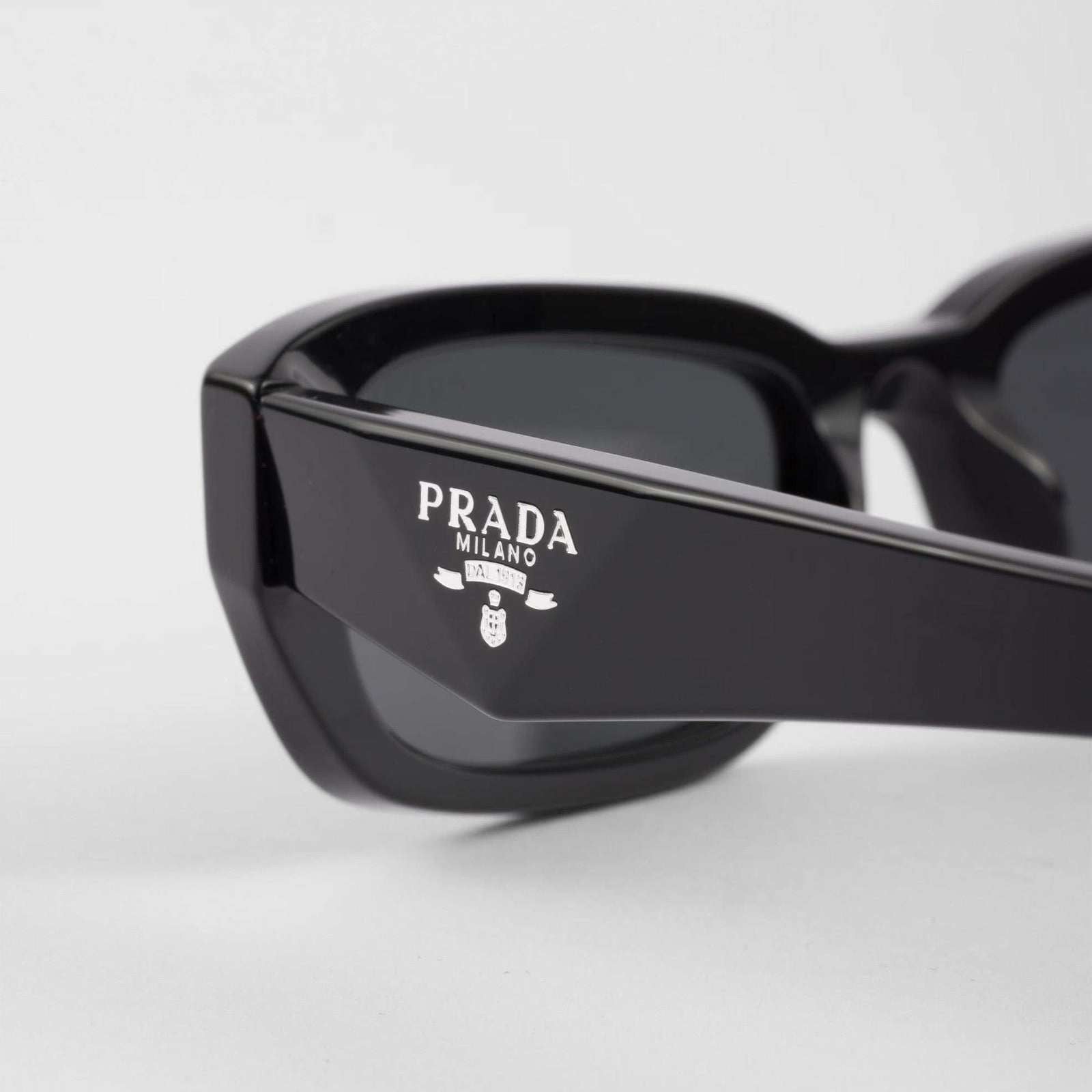 Image of PRADA - משקפי שמש לוגו