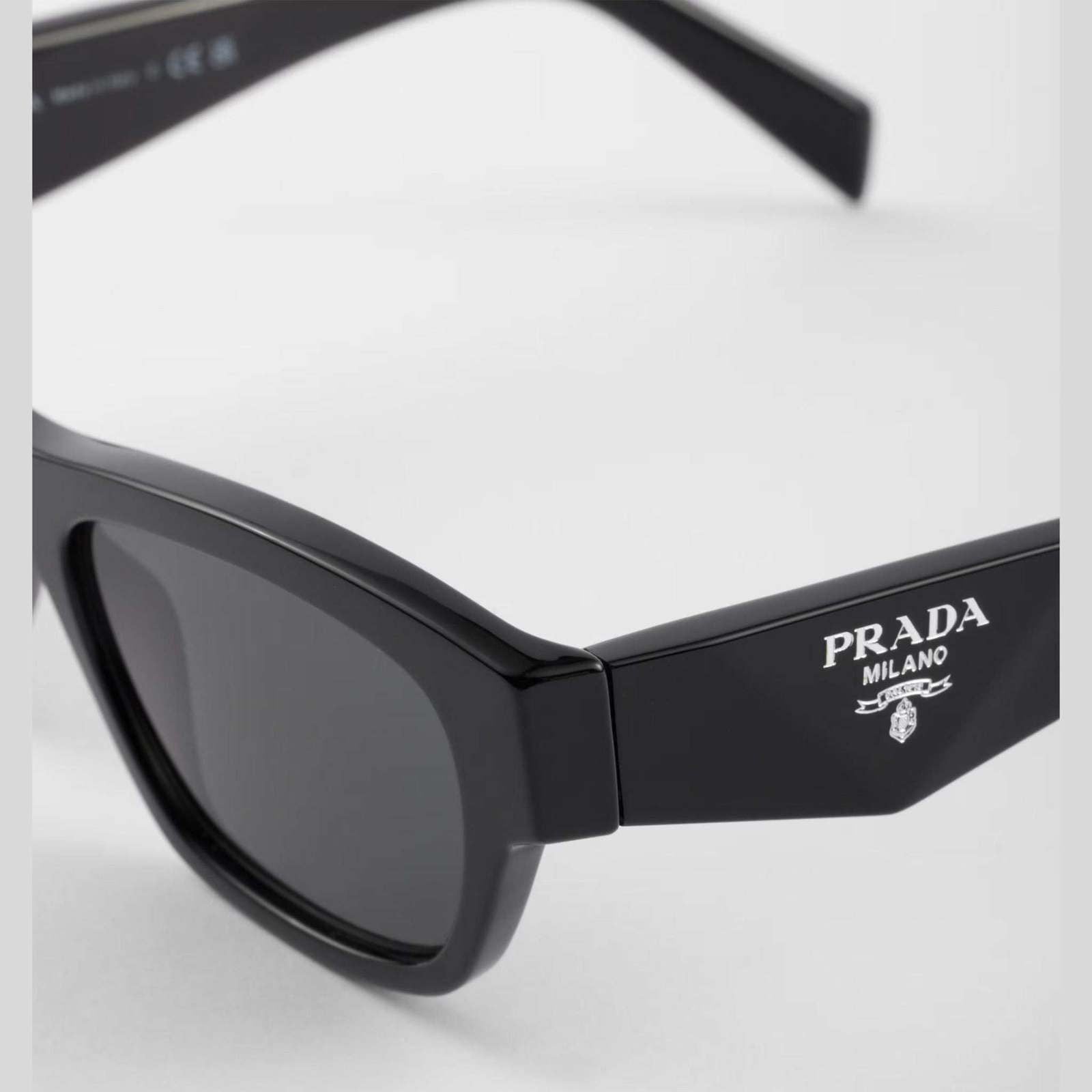 PRADA - משקפי שמש לוגו