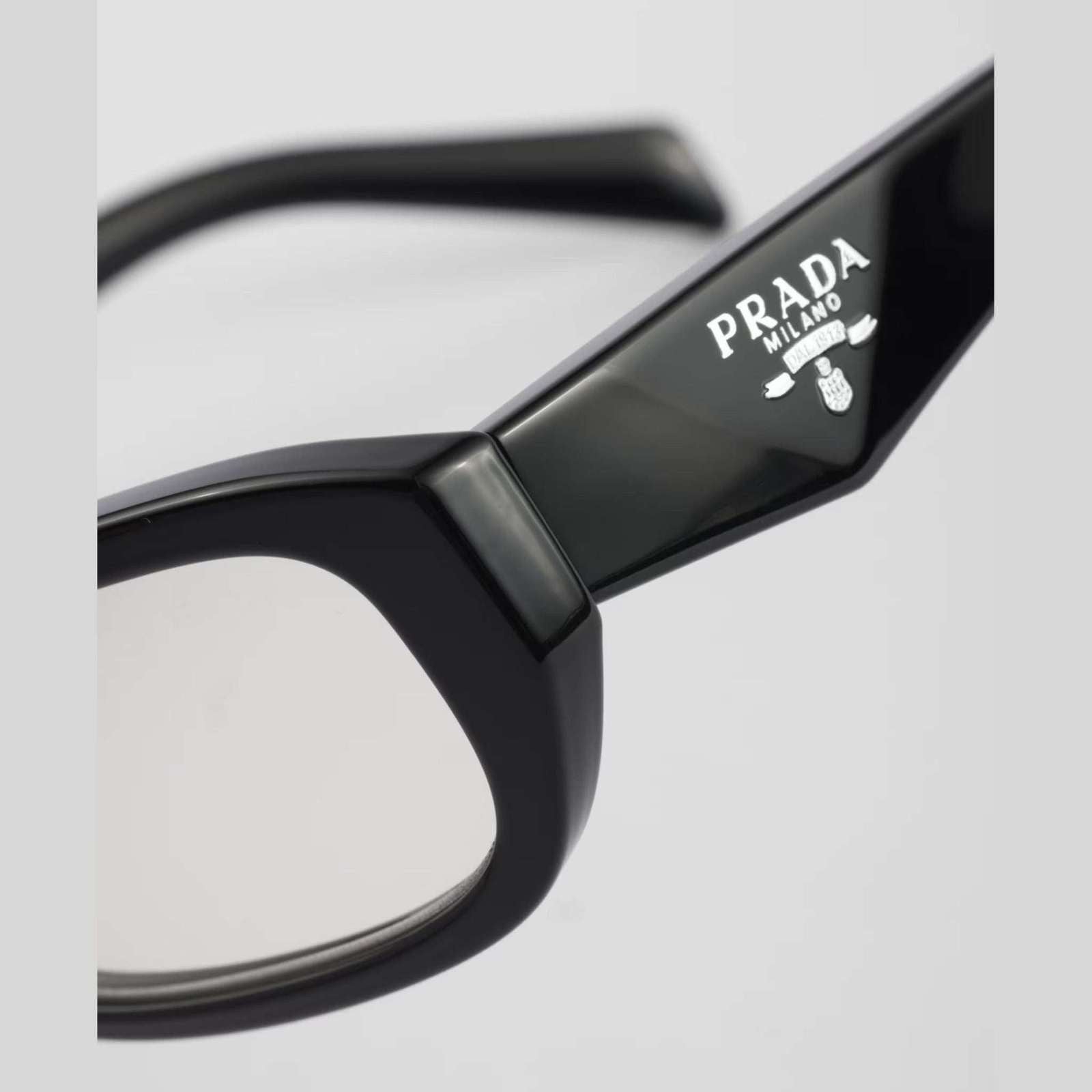 PRADA - משקפי שמש לוגו