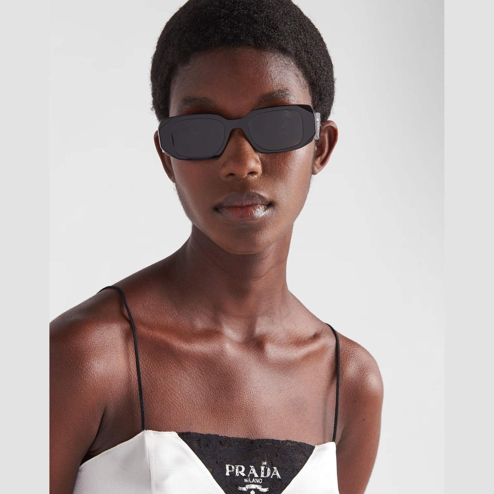 Image of PRADA - משקפי שמש לוגו