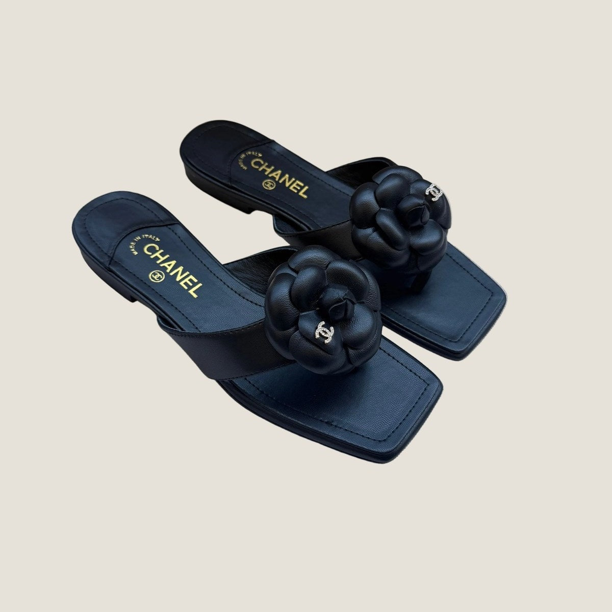 Chanel sandals במלאי