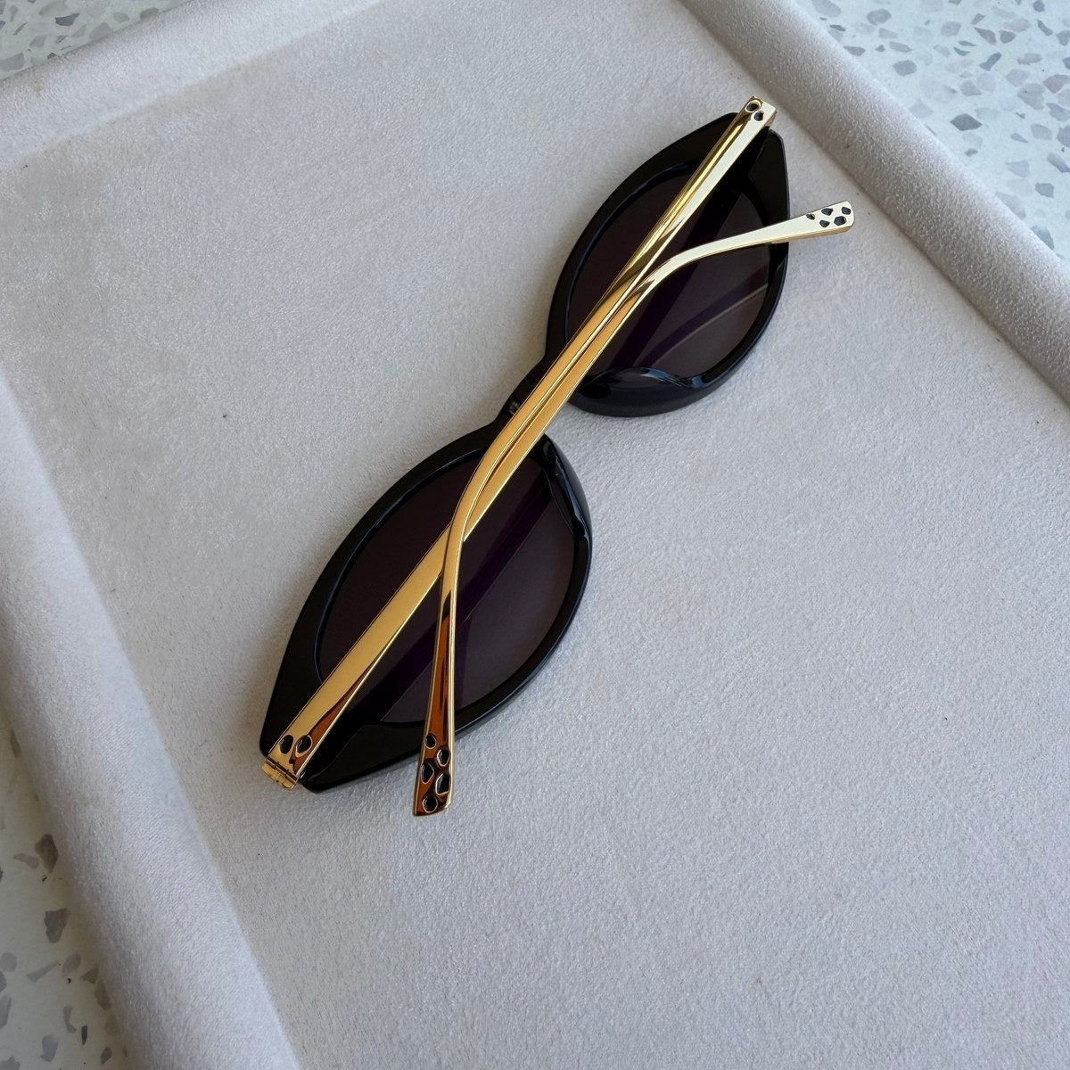 Image of Cartier - sunglasses  דגם מספר 5 במלאי
