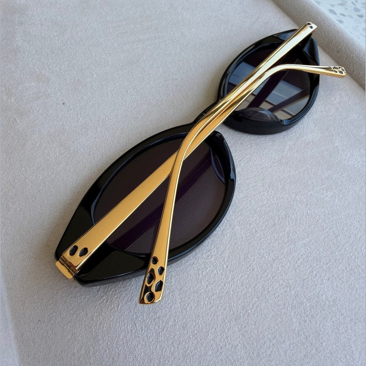 Image of Cartier - sunglasses  דגם מספר 5 במלאי