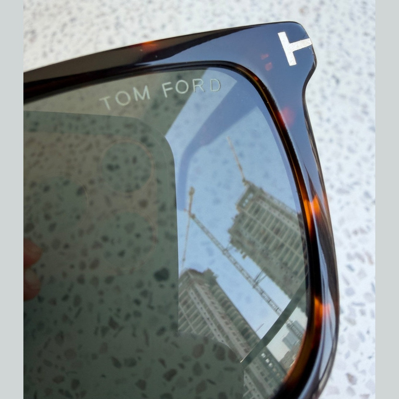 משקפי שמש TOM FORD