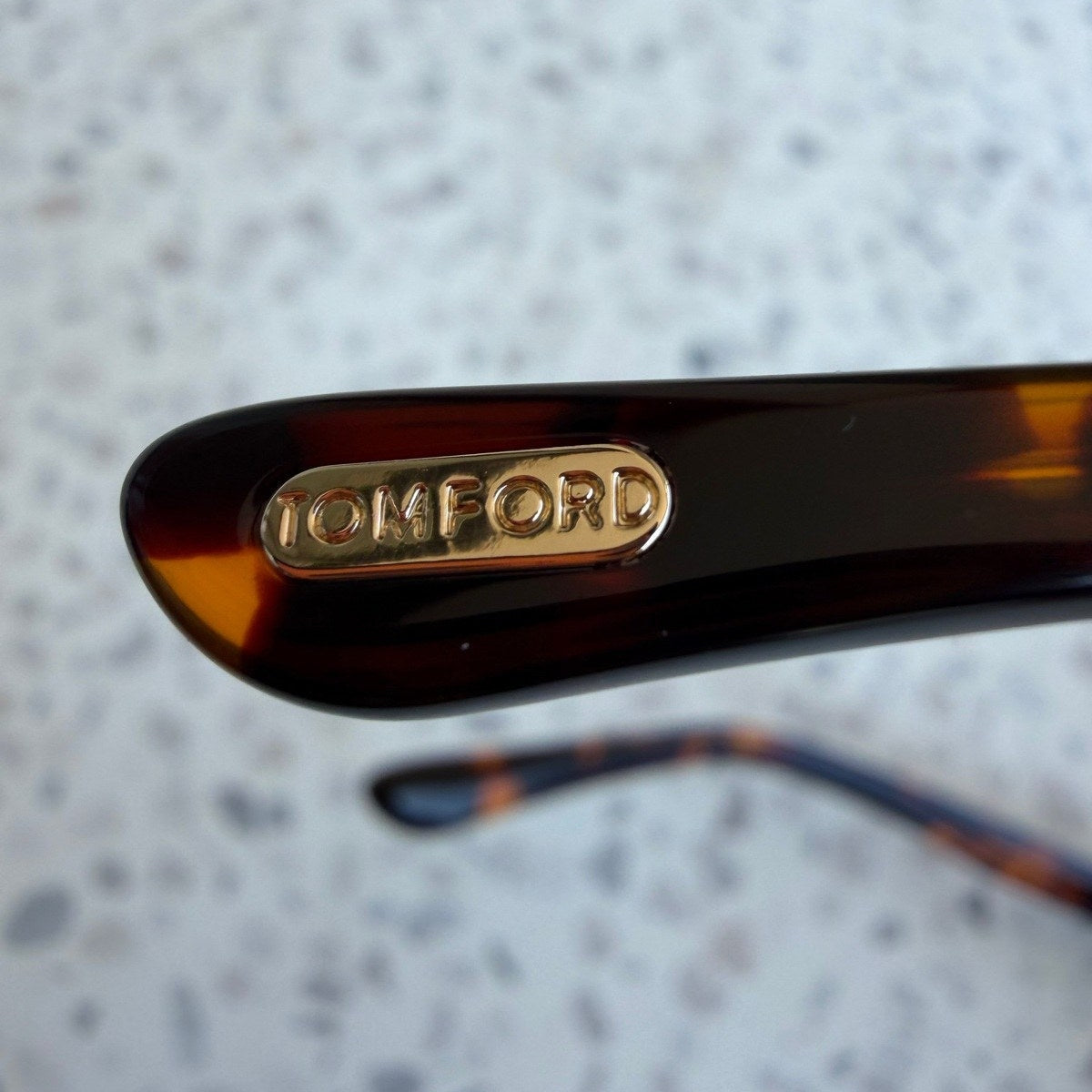 משקפי שמש TOM FORD