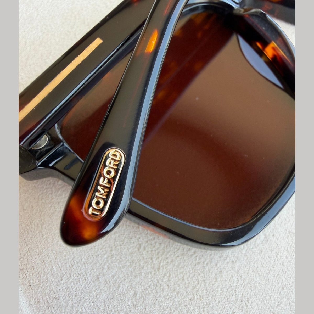 משקפי שמש TOM FORD