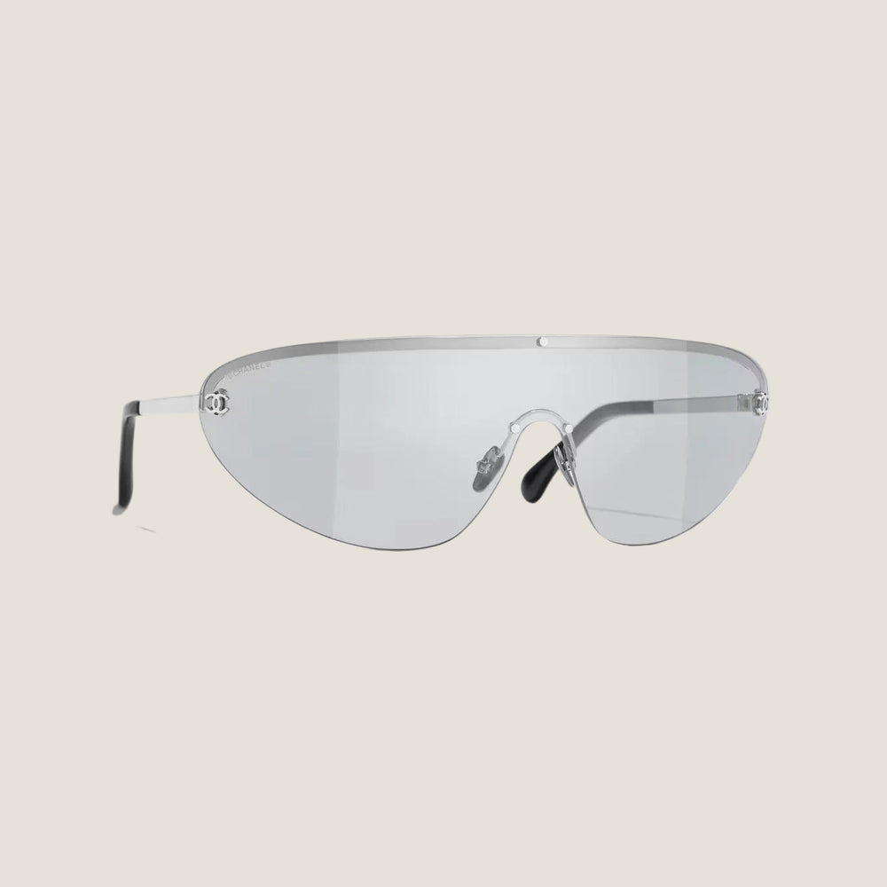 משקפי שמש CHANEL, עיצוב יוקרתי עם מסגרת מתכת, עדשות עם הגנת UV.