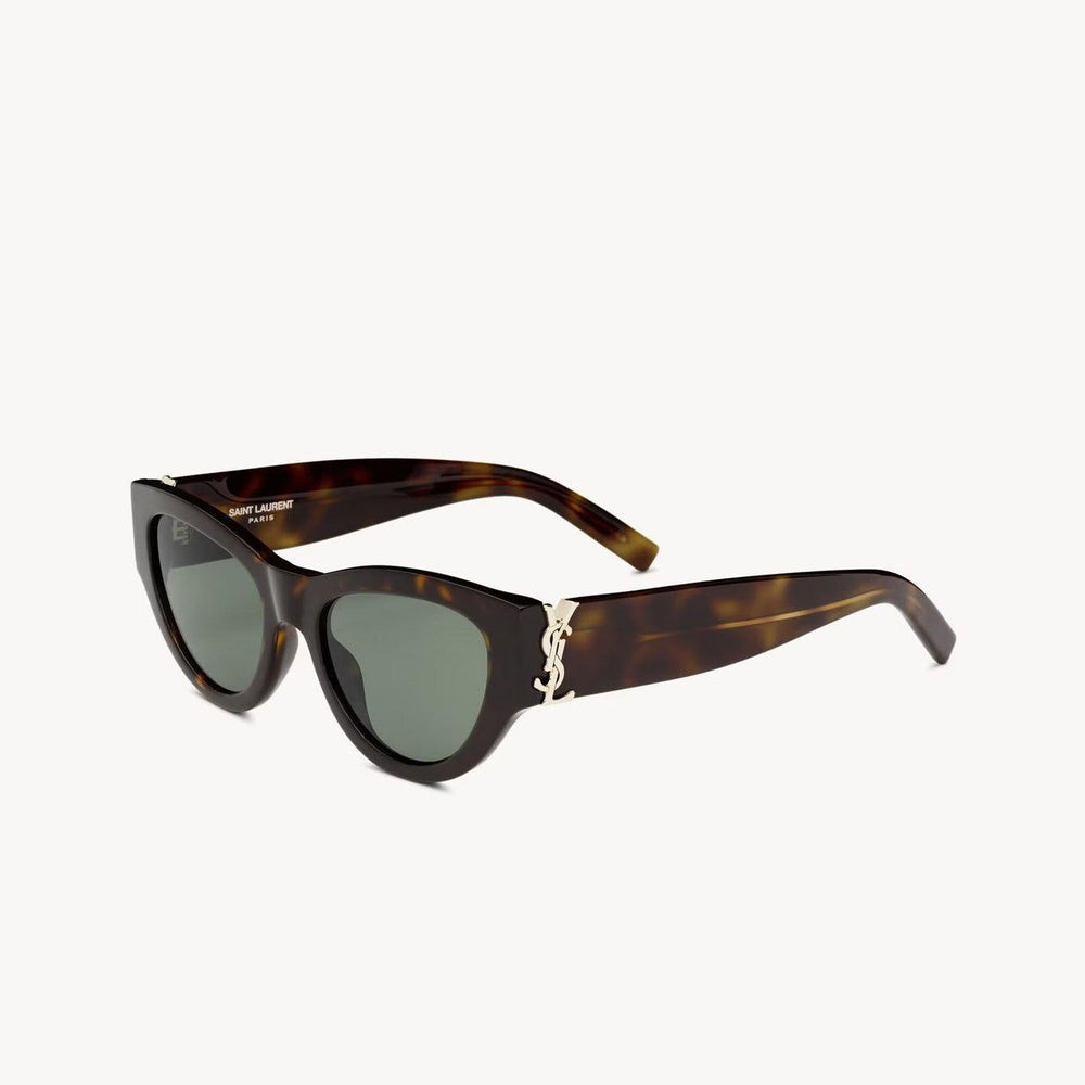 משקפי שמש SL עם מסגרת פלסטיק מנומרת והגנה מלאה UVA/UVB.