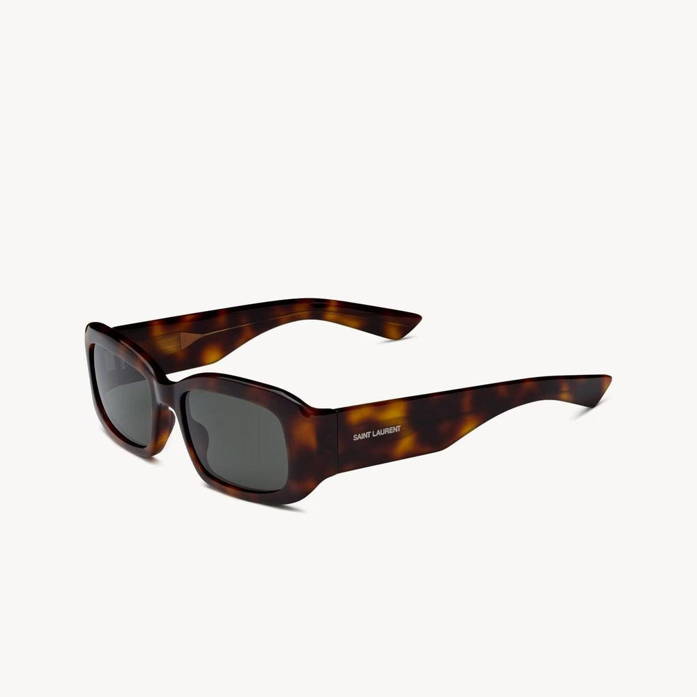 משקפי שמש SL שחורים עם מסגרת פלסטיק והגנת UVA/UVB, רפידות אף מתכווננות, מתאימים לעדשות ראיה.