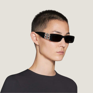 משקפי שמש B עם מסגרת פלסטיק שחור עם כסוף, הגנה 100% מפני UVA/UVB, רפידות אף מתכווננות.