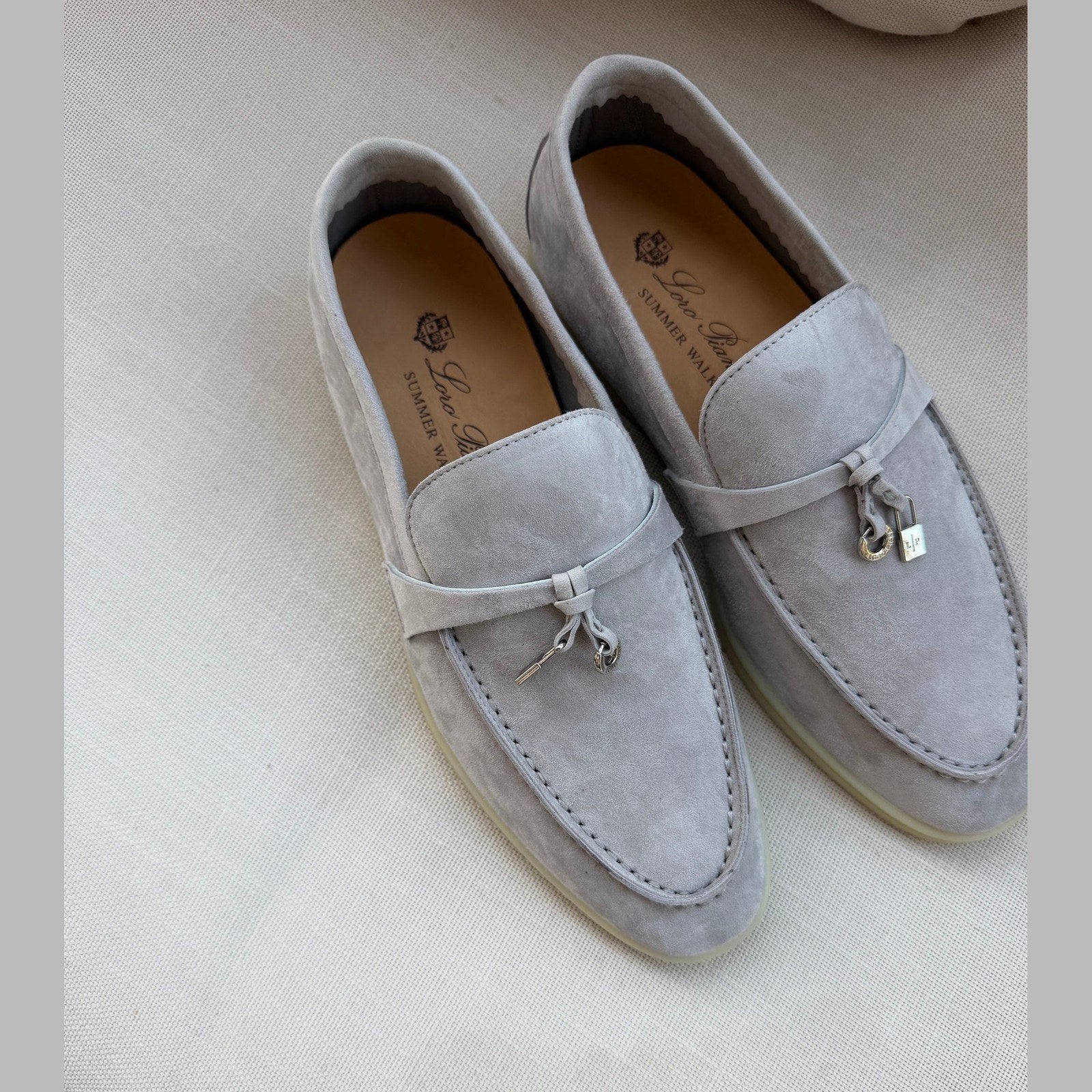 Loro piana Charms במלאי