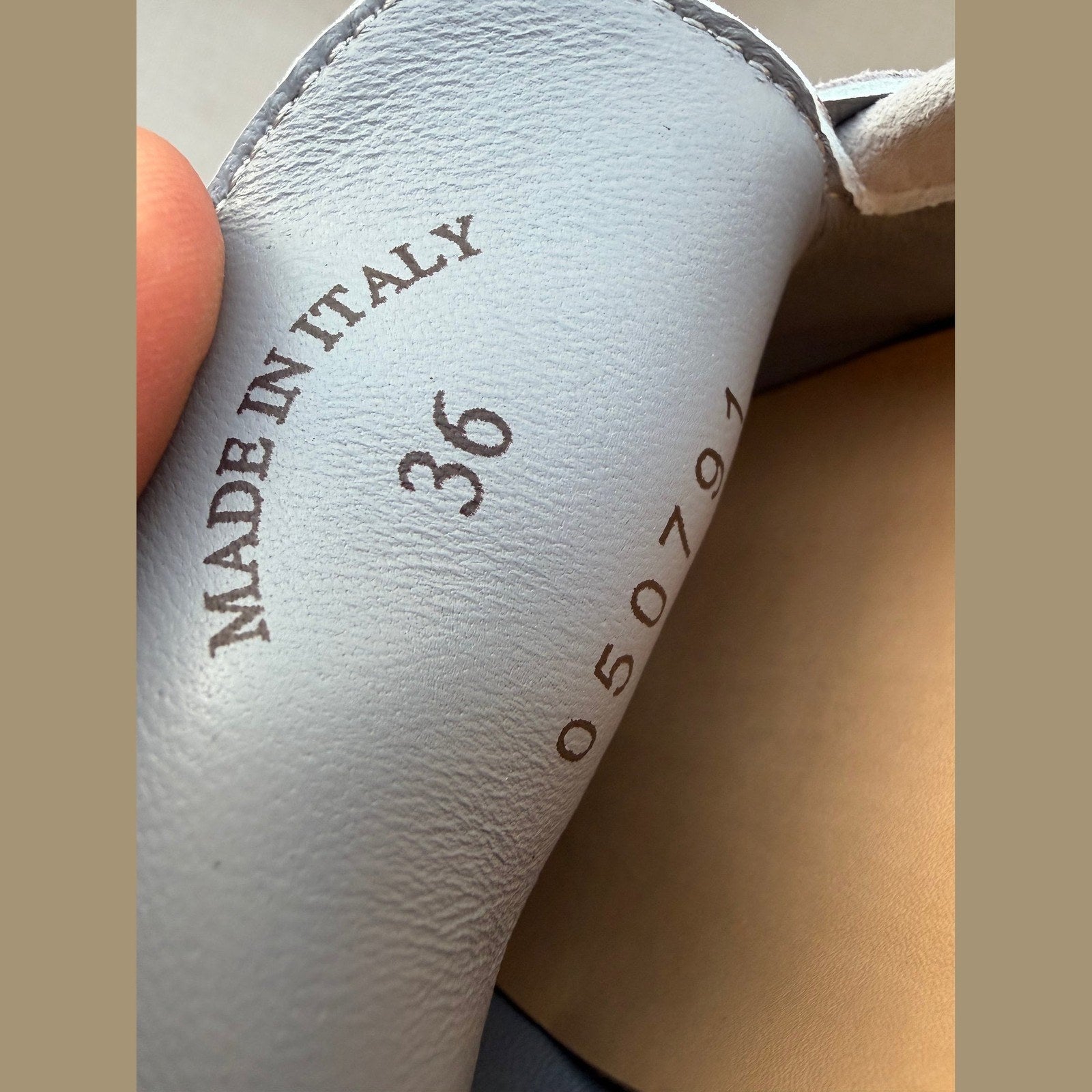 Loro piana Charms במלאי