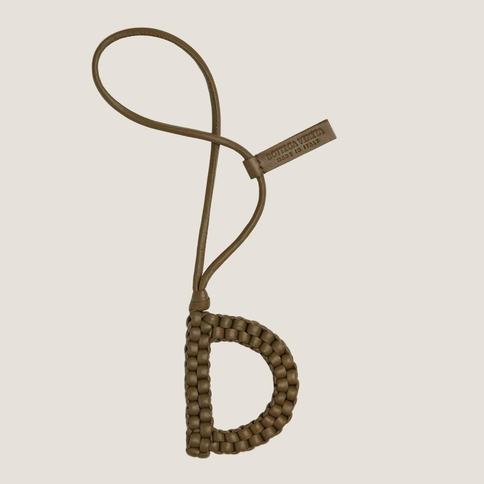 Image of בוטגה ונטה צ׳ארם אותיות