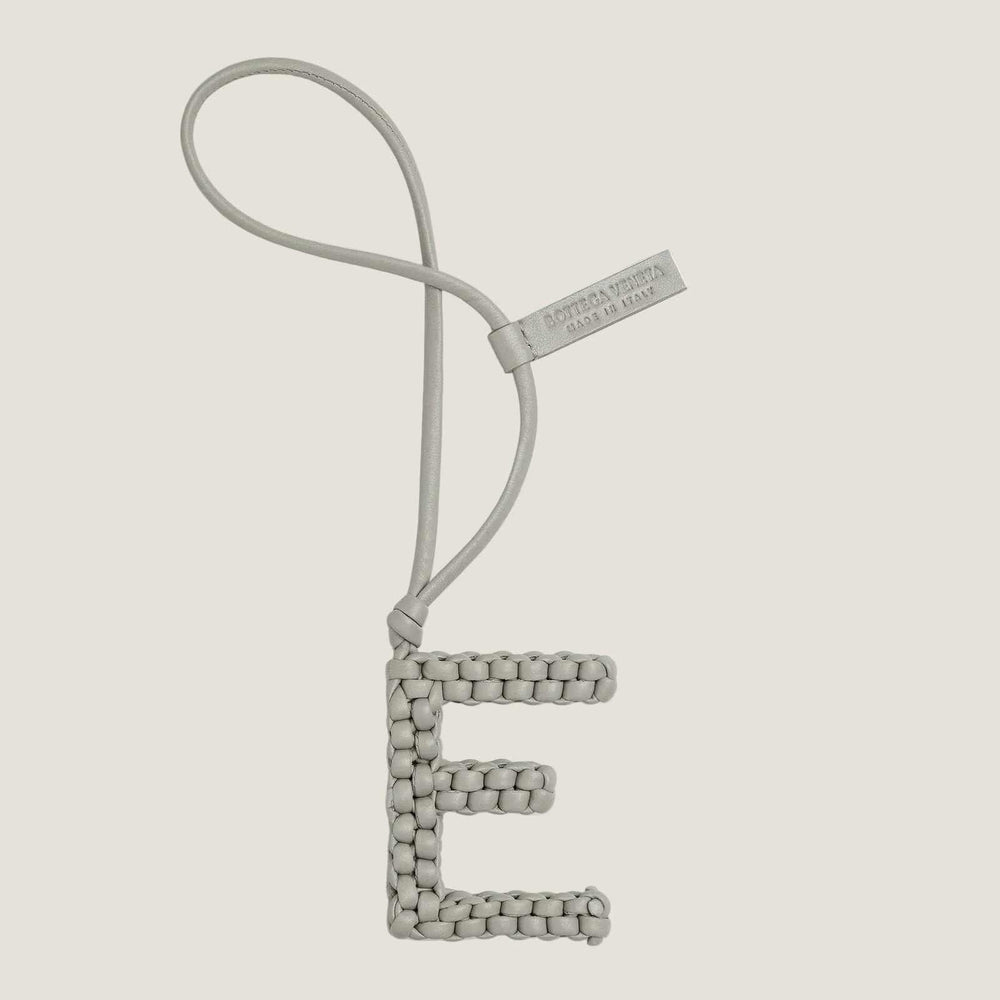 בוטגה ונטה צ׳ארם אותיות