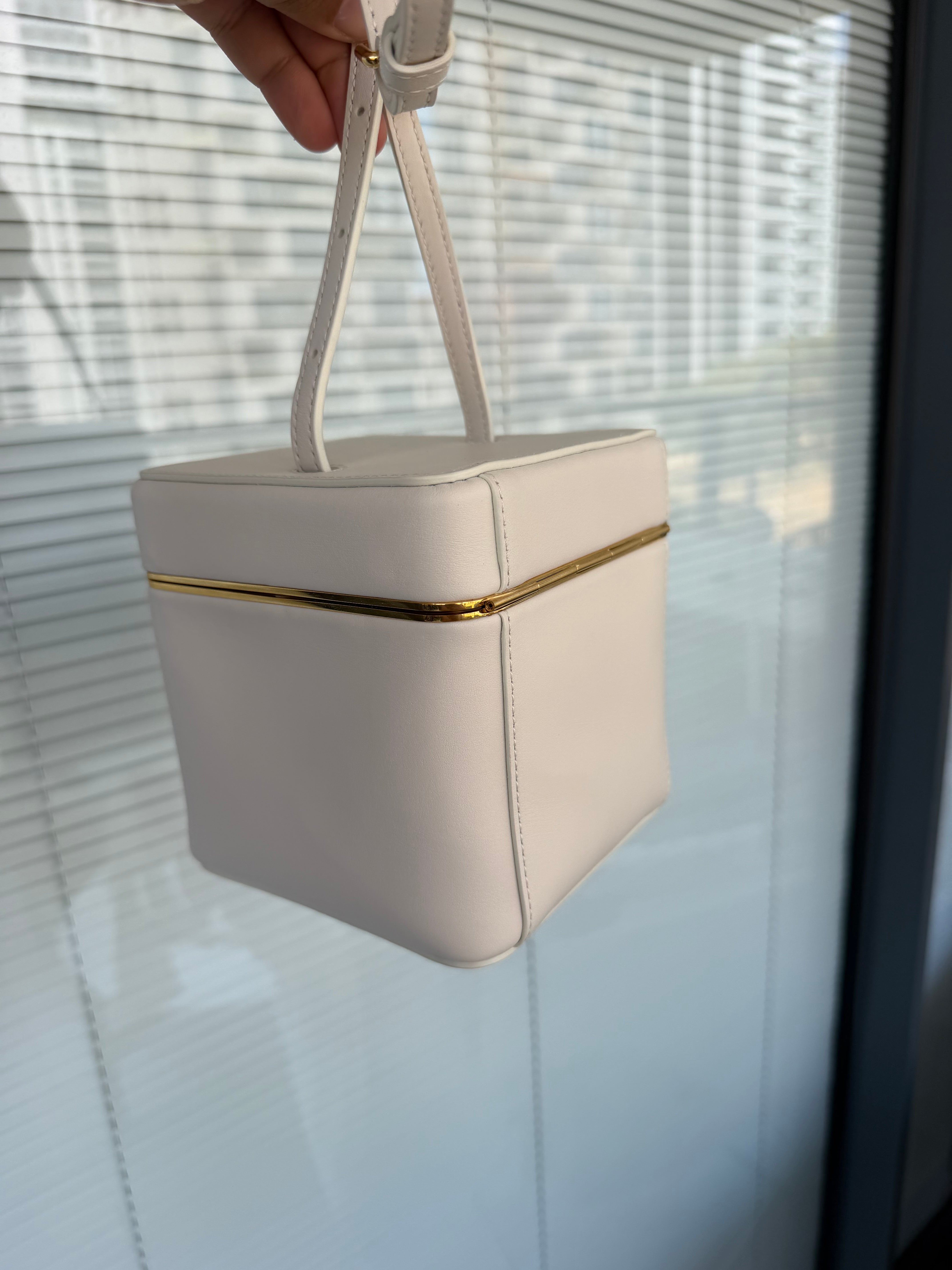 Image of CELINE bag לבן במלאי