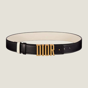 חגורת Dior מעור עם אבזם זהב, אלגנטיות מודרנית.