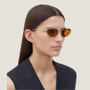 משקפי שמש B עם מסגרת מתכת בצבע זהב ורפידות אף מתכווננות, הגנה 100% UVA/UVB.