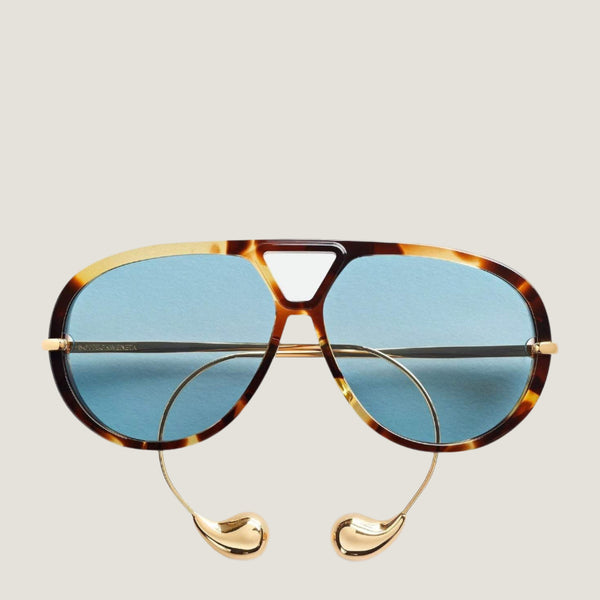 משקפי שמש B עם מסגרת מתכת מנומרת ורפידות אף מתכווננות, מספקות 100% הגנה מפני UVA/UVB.