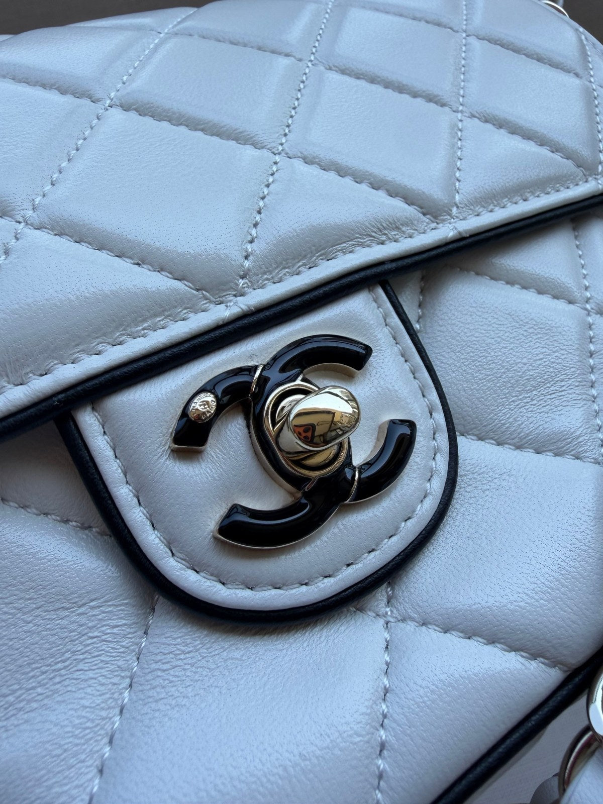 Image of Chanel bag 25 במלאי