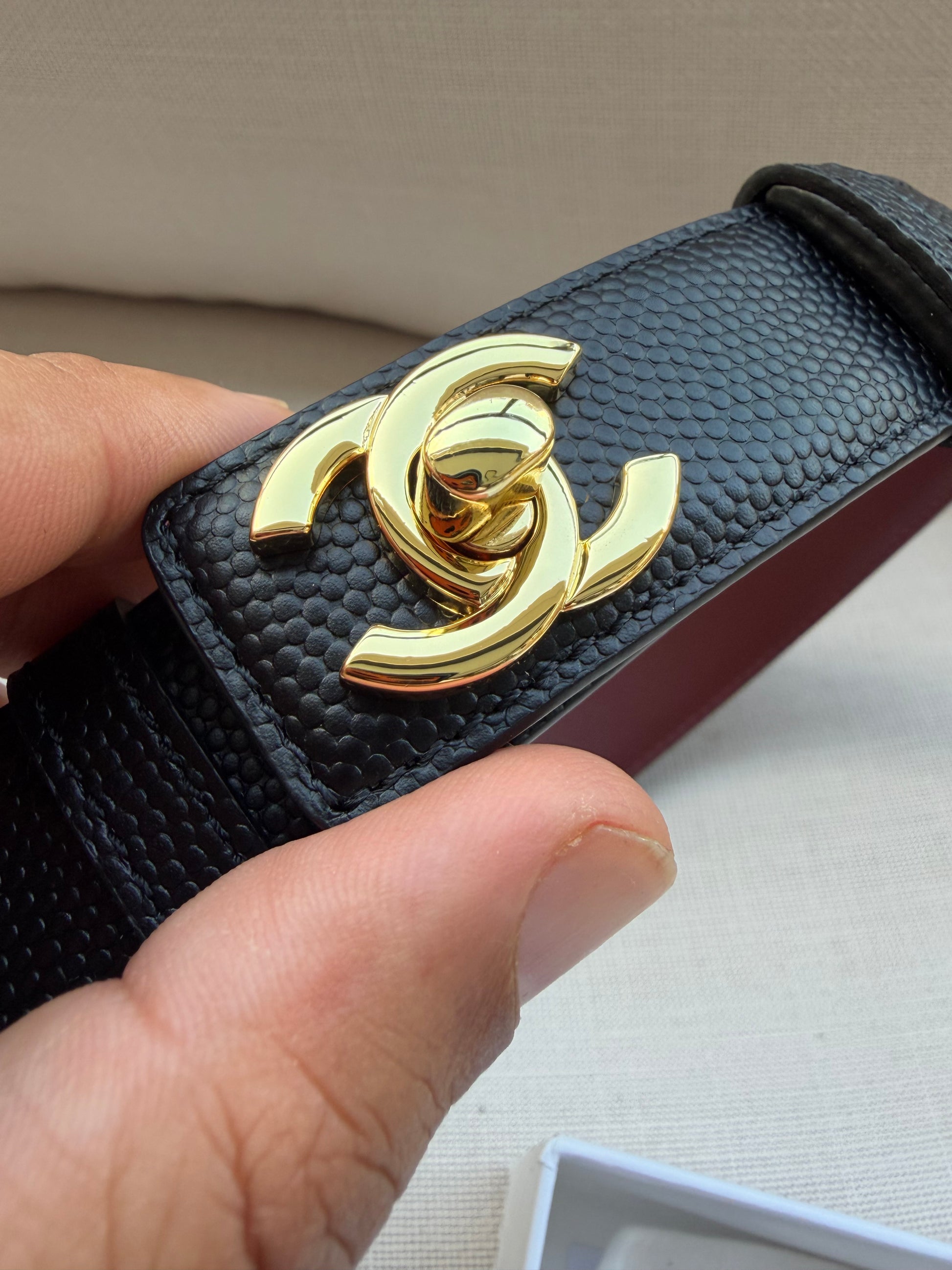 CHANEL חגורה נפתחת במלאי