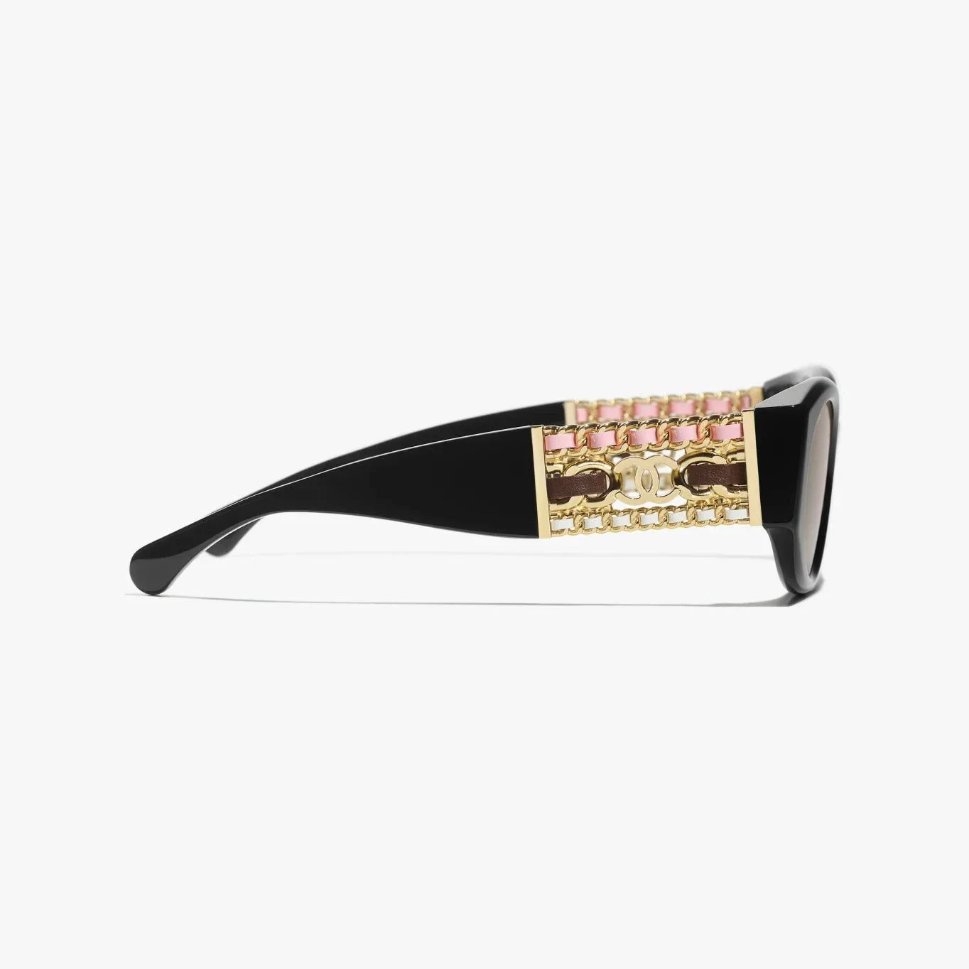 Image of משקפי שמש CHANEL, מסגרת פלסטיק שחורה, הגנה 100% UVA/UVB, רפידות אף מתכווננות, מתאימה לעדשות ראיה.