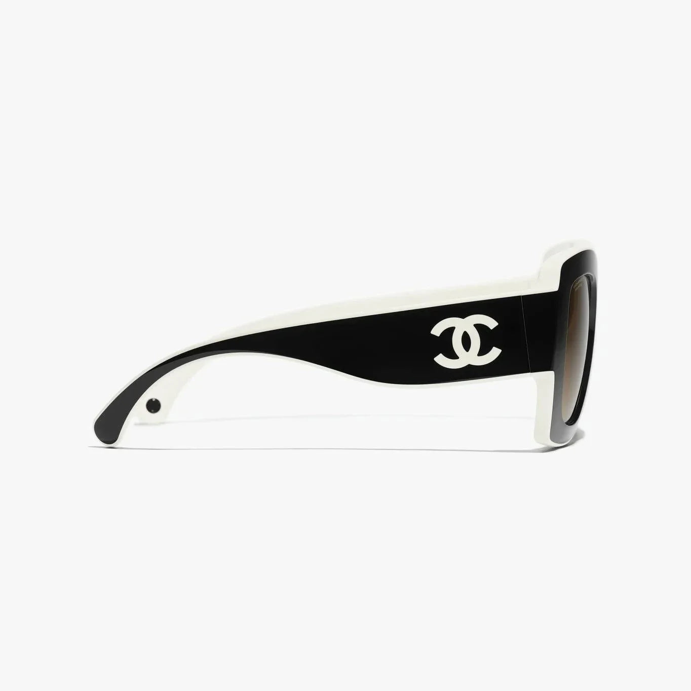 משקפי שמש CHANEL עם מסגרת פלסטיק שחור לבן והגנה 100% UVA/UVB