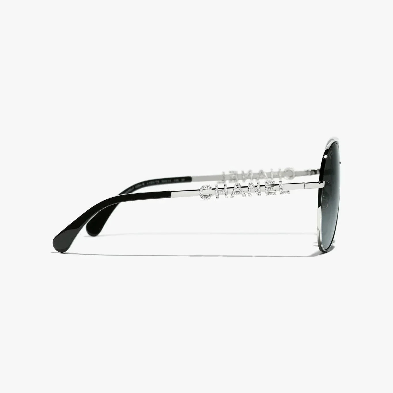 Silver CHANEL sunglasses with plastic frame, UVA/UVB protection, adjustable nose pads.