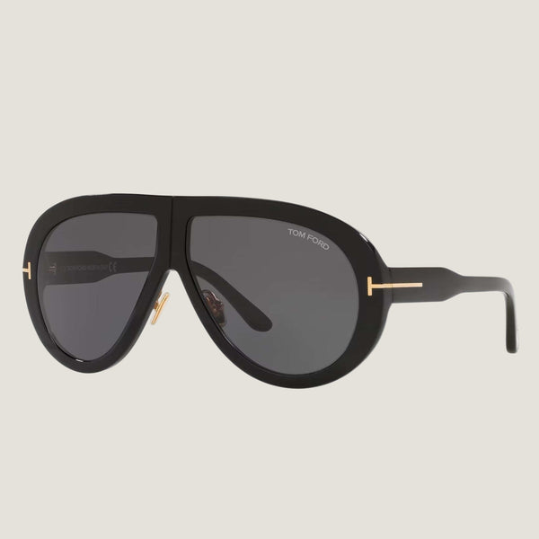 משקפי שמש TOM FORD עם מסגרת פלסטיק שחורה והגנת UVA/UVB.