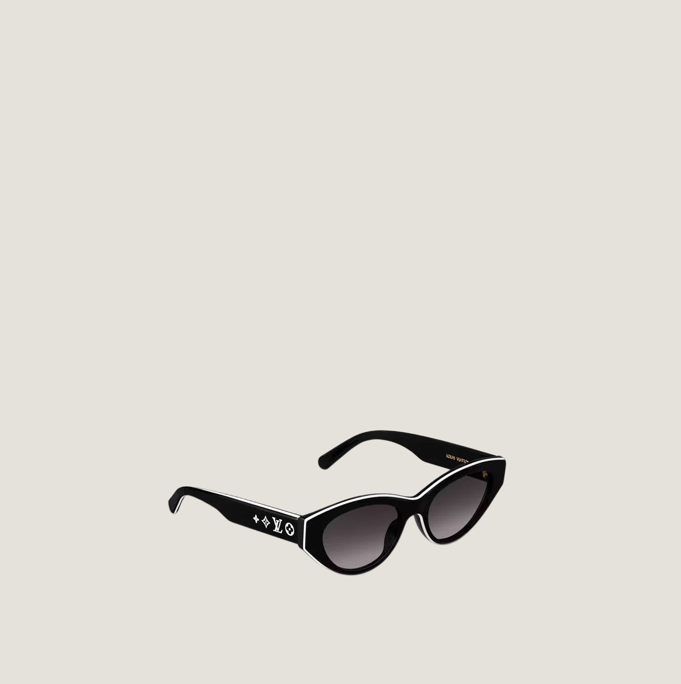 Luxury women's sunglasses with black plastic frame, UV400 protection, lightweight comfort, and elegant design. Ideal for everyday wear.