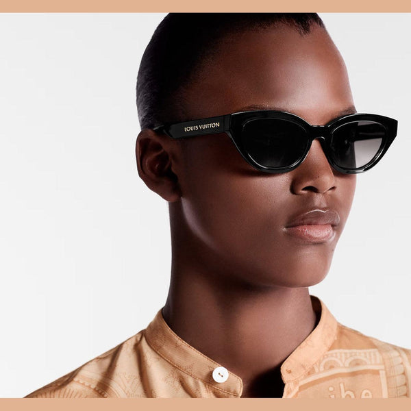 משקפי שמש LV שחורים עם מסגרת פלסטיק, הגנה UVA/UVB, רפידות אף מתכווננות.